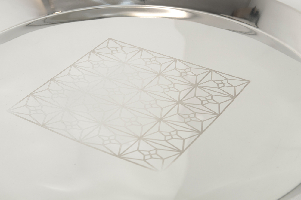 Single Wall Convox Tray with Base, Middle Round Etching